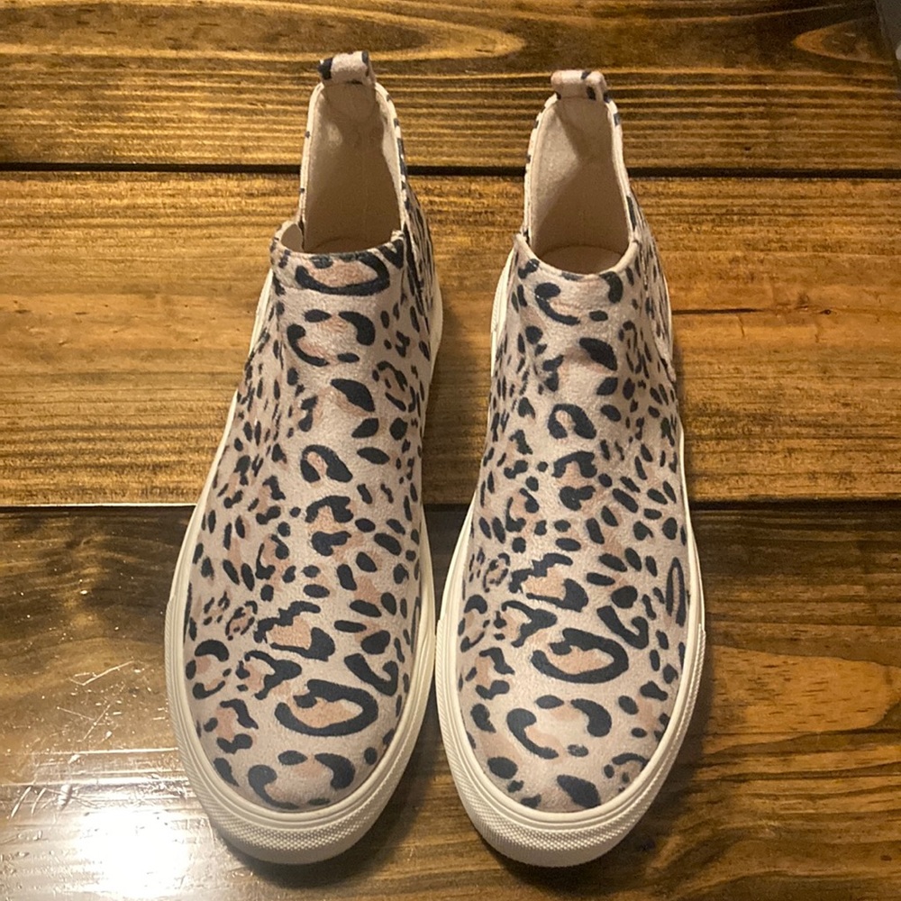 Size 8 slip on boutique shoes